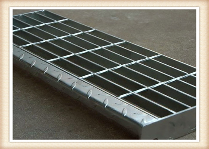 Checkered Plate Serrated 25x5 Bar Grating Stair Tread